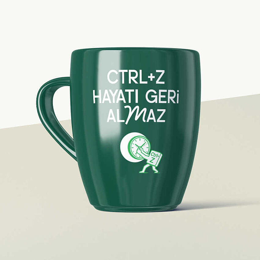 CTRL+Z Hayatı Geri Almaz Mottolu Yeşil Seramik Kupa - 1