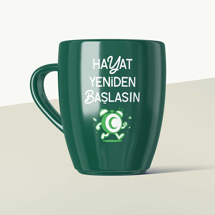 Hayat Yeniden Başlasın Çalar Saat Mottolu Yeşil Seramik Kupa - 1
